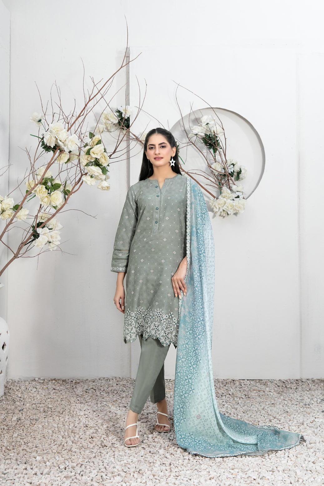 TAWAKKAL FABRICS - 3 PIECE EMBROIDERED LAWN SUIT - GREY (PRET)