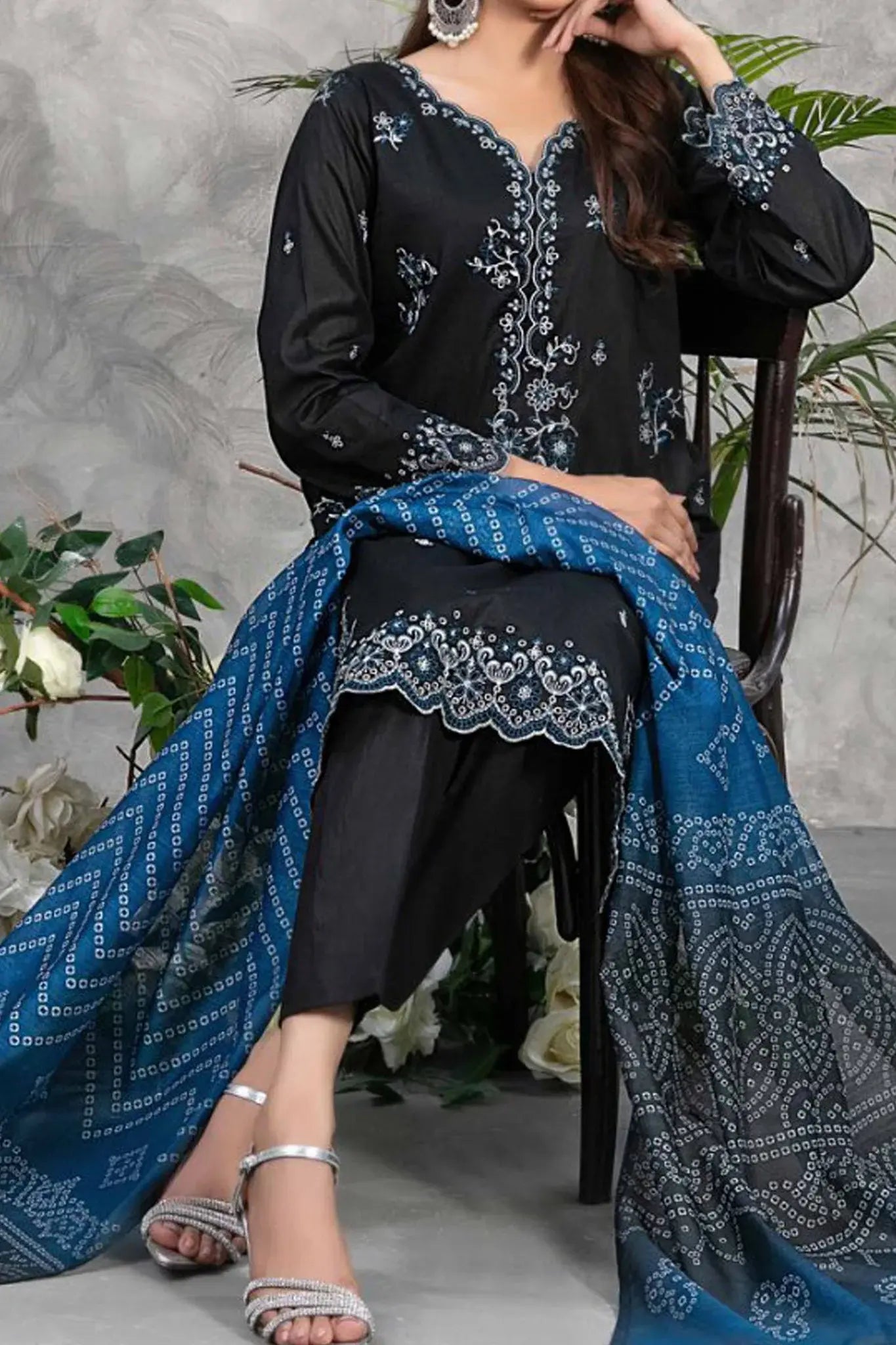 TAWAKKAL 3Pc Embroidered Lawn Suit - Black (PRET)